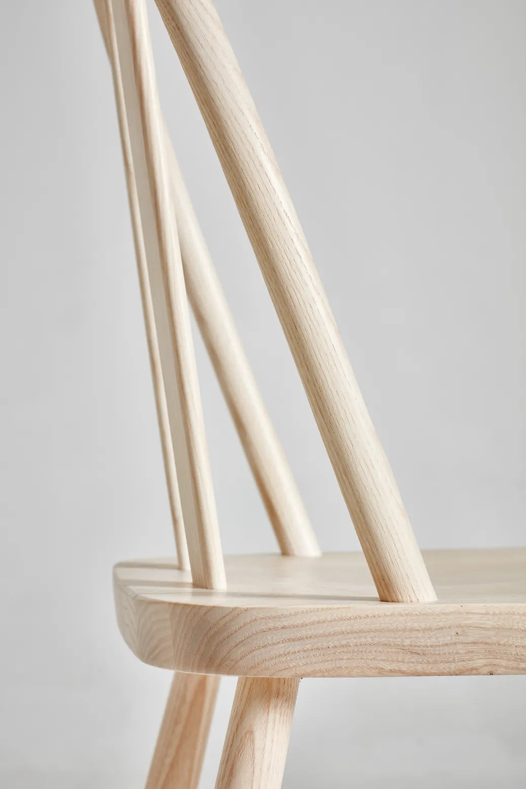Very Good & Proper Bird Chair เก้าอี้ไม้ ash โครงสร้างแบบ Windsor ออกแบบโดย Michael Marriott