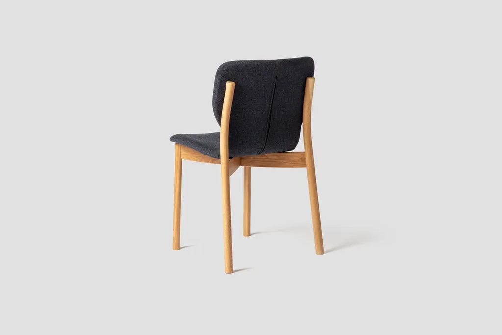 Very Good & Proper Pino Chair เก้าอี้ไม้โครง oak และที่นั่ง plywood ชิ้นเดียว ออกแบบโดย John Tree