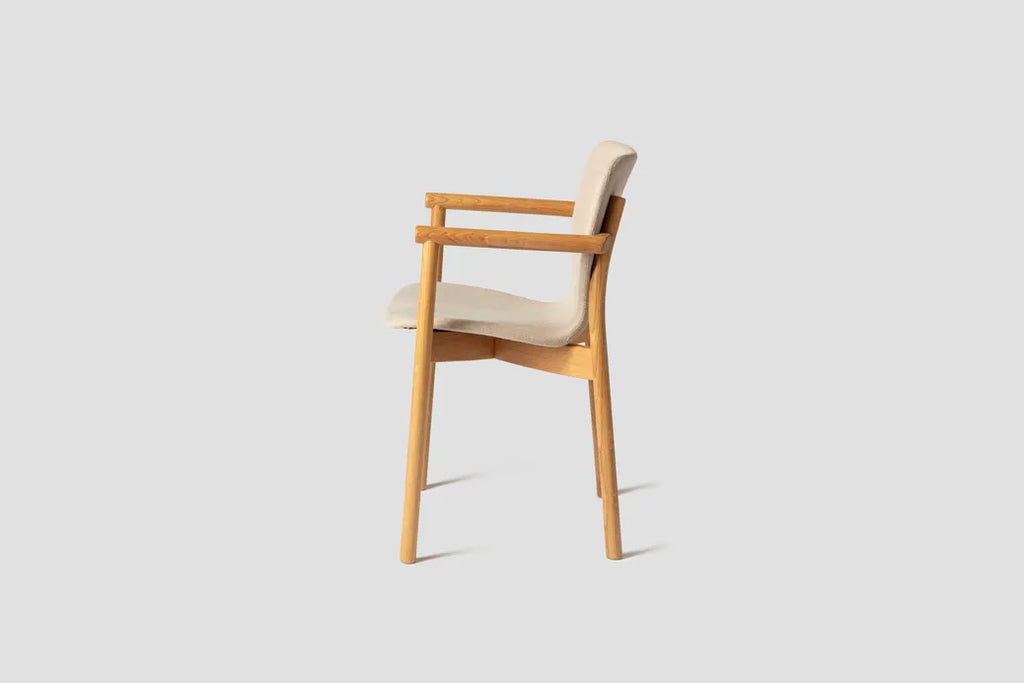 Very Good & Proper Pino Chair เก้าอี้ไม้โครง oak และที่นั่ง plywood ชิ้นเดียว ออกแบบโดย John Tree