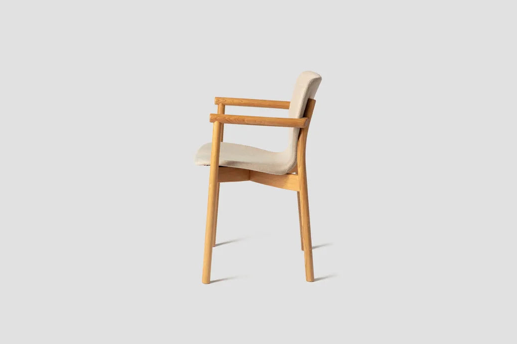 Very Good & Proper Pino Chair เก้าอี้ไม้โครง oak และที่นั่ง plywood ชิ้นเดียว ออกแบบโดย John Tree
