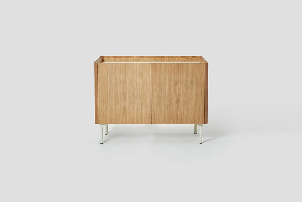 Very Good & Proper Valley Cabinet ตู้เก็บของไม้ oak พร้อม top linoleum และฐานเหล็ก ออกแบบโดย Daniel Schofield