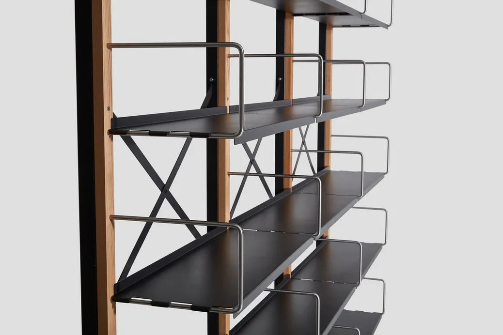 Very Good & Proper Croquet Compression Shelving ชั้นวางของแบบ floor-to-ceiling โครงไม้ oak และเหล็ก modular ออกแบบโดย Michael Marriott