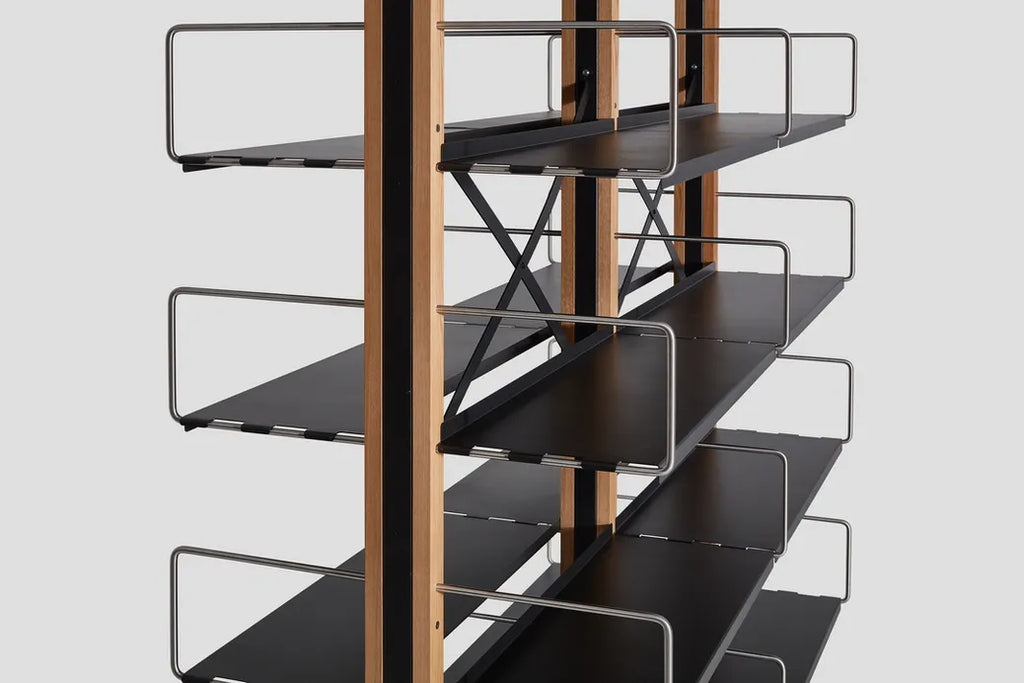 Very Good & Proper Croquet Compression Shelving ชั้นวางของแบบ floor-to-ceiling โครงไม้ oak และเหล็ก modular ออกแบบโดย Michael Marriott