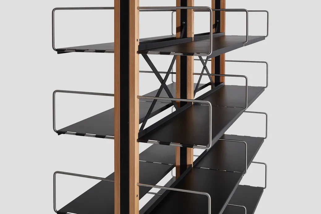 Very Good & Proper Croquet Compression Shelving ชั้นวางของแบบ floor-to-ceiling โครงไม้ oak และเหล็ก modular ออกแบบโดย Michael Marriott