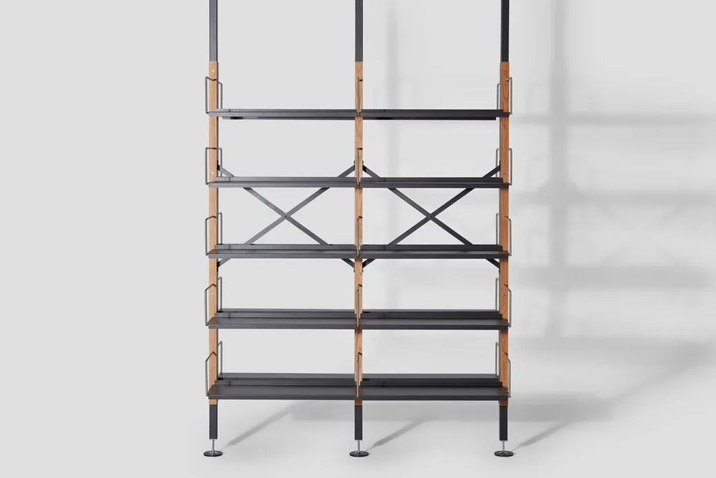 Very Good & Proper Croquet Compression Shelving ชั้นวางของแบบ floor-to-ceiling โครงไม้ oak และเหล็ก modular ออกแบบโดย Michael Marriott