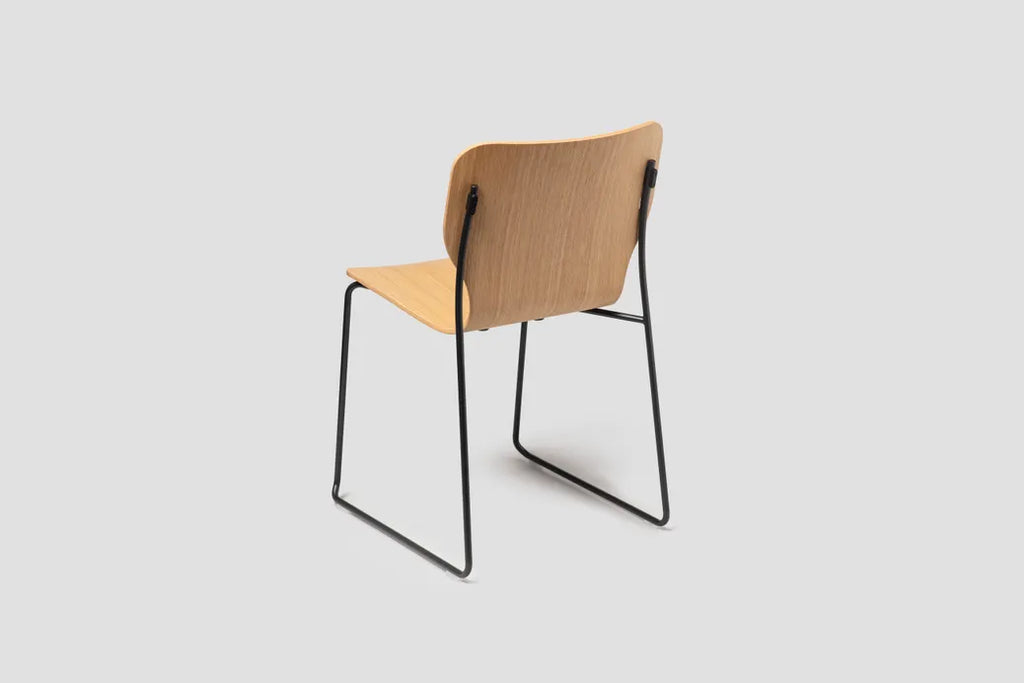 Very Good & Proper Pino Super Stacker เก้าอี้โครงเหล็ก ที่นั่ง plywood ซ้อนเก็บได้จำนวนมาก ออกแบบโดย John Tree