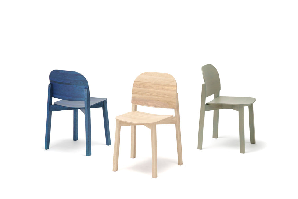 Karimoku New Standard Polar Chair เก้าอี้ไม้โอ๊คที่นั่งไม้อัดดัดโค้ง ออกแบบโดย Moritz Schlatter