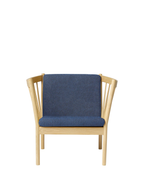 FDB Møbler J146 Armchair โดย Erik Ole Jørgensen โครงไม้โอ๊กเคลือบ lacquered พนักพิงแบบ spoke-back บุผ้าหรือหนัง ดีไซน์ปี 1978