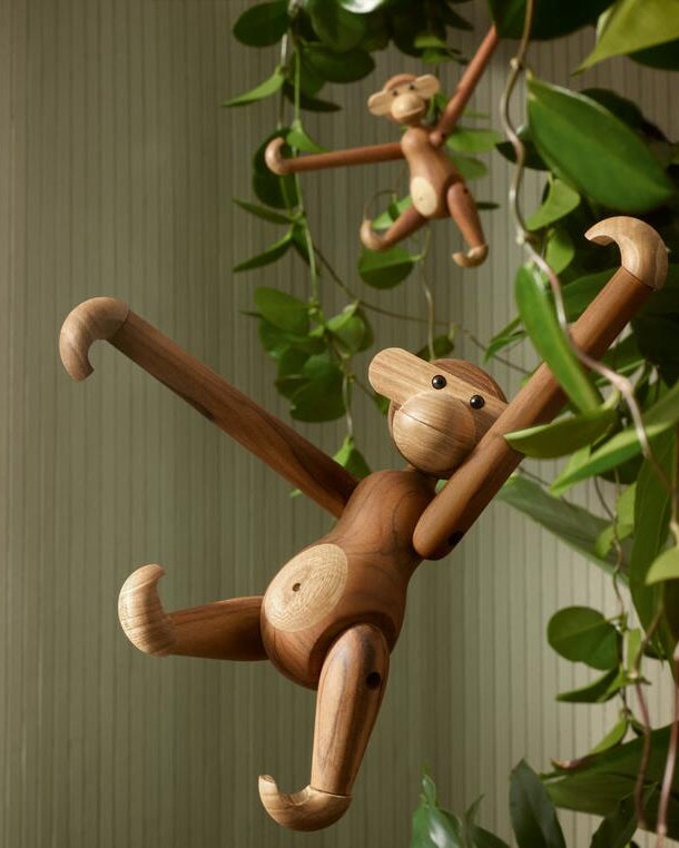 โมเดลลิงไม้ Kay Bojesen รุ่น MINI งานออกแบบเดนมาร์กสไตล์มินิมอล ทำจากไม้สักและลิมบา จัดจำหน่ายโดย Old Pine Trees