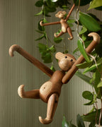 โมเดลลิงไม้ Kay Bojesen รุ่น MINI งานออกแบบเดนมาร์กสไตล์มินิมอล ทำจากไม้สักและลิมบา จัดจำหน่ายโดย Old Pine Trees