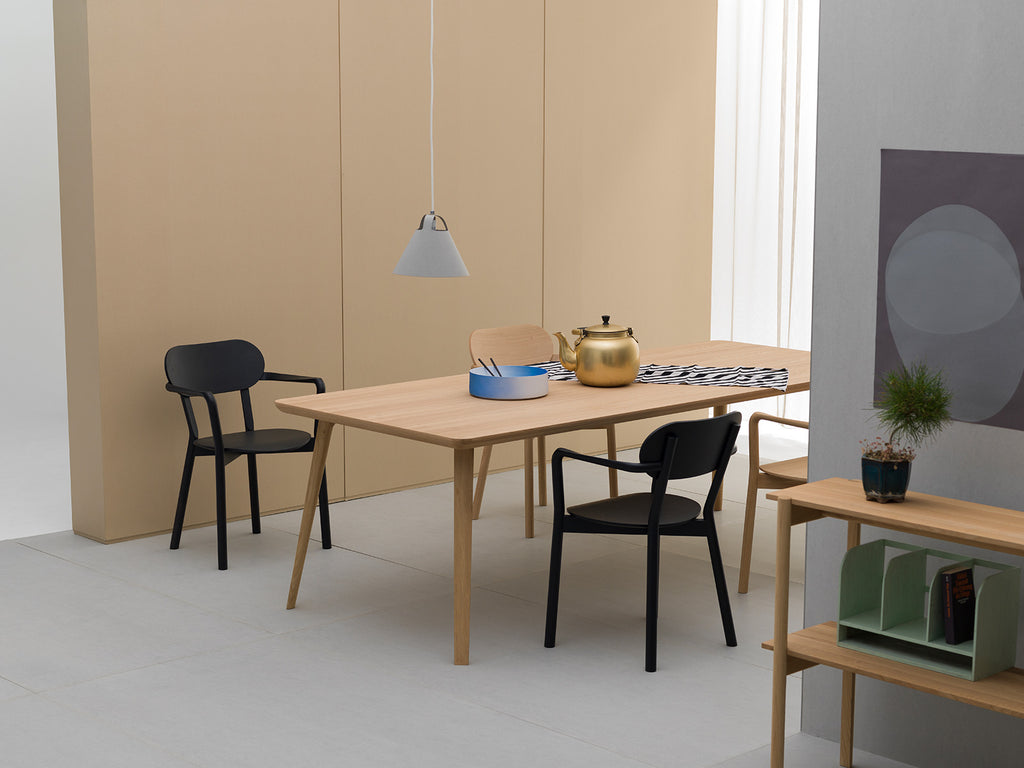 Karimoku New Standard Scout Table 240 โต๊ะอาหารไม้โอ๊คขนาดใหญ่ดีไซน์มินิมอล ออกแบบโดย Christian Haas