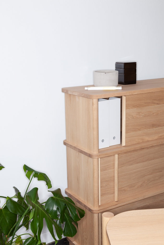 Karimoku New Standard Prop Highboard ตู้เก็บของไม้โอ๊คดีไซน์มินิมอล ออกแบบโดย BIG-GAME