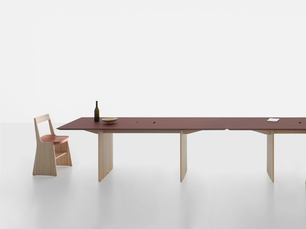 Mattiazzi MC19 FRONDA Table โต๊ะโครงไม้ pine พร้อม FENIX NTM® top สำหรับพื้นที่ทำงานและรับประทานอาหารร่วมสมัย