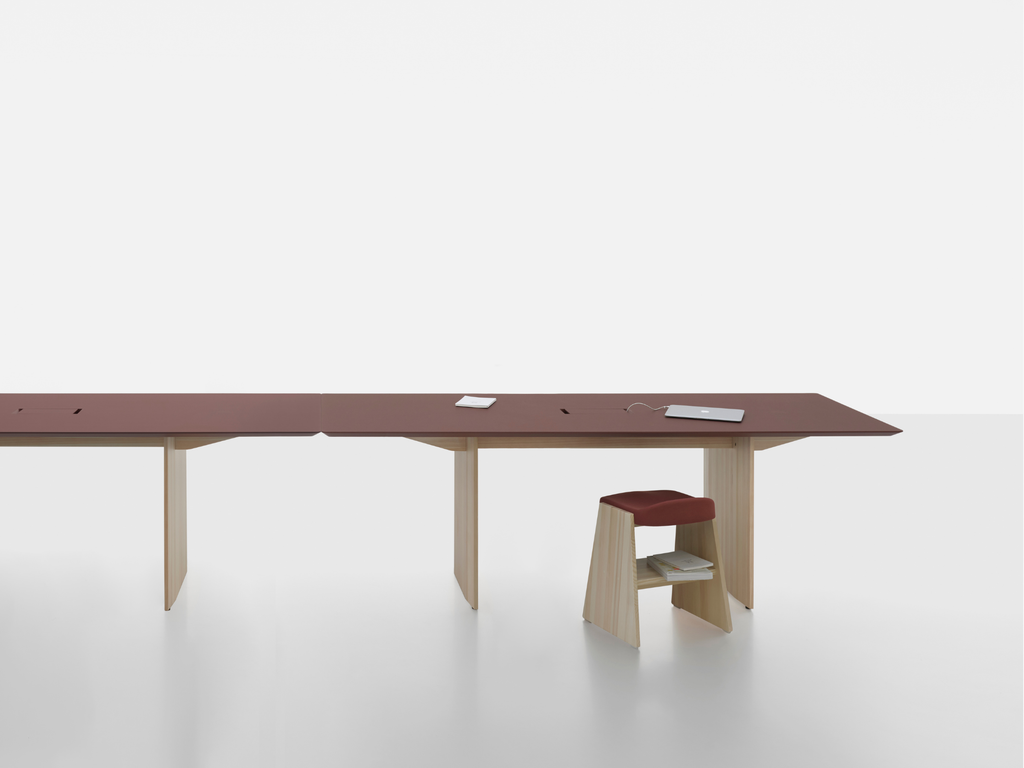 Mattiazzi MC19 FRONDA Table โต๊ะโครงไม้ pine พร้อม FENIX NTM® top สำหรับพื้นที่ทำงานและรับประทานอาหารร่วมสมัย