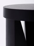 Mattiazzi MC20 CUGINO Stool/Table สตูลและโต๊ะข้างโครงไม้ oak สำหรับพื้นที่ภายในร่วมสมัย