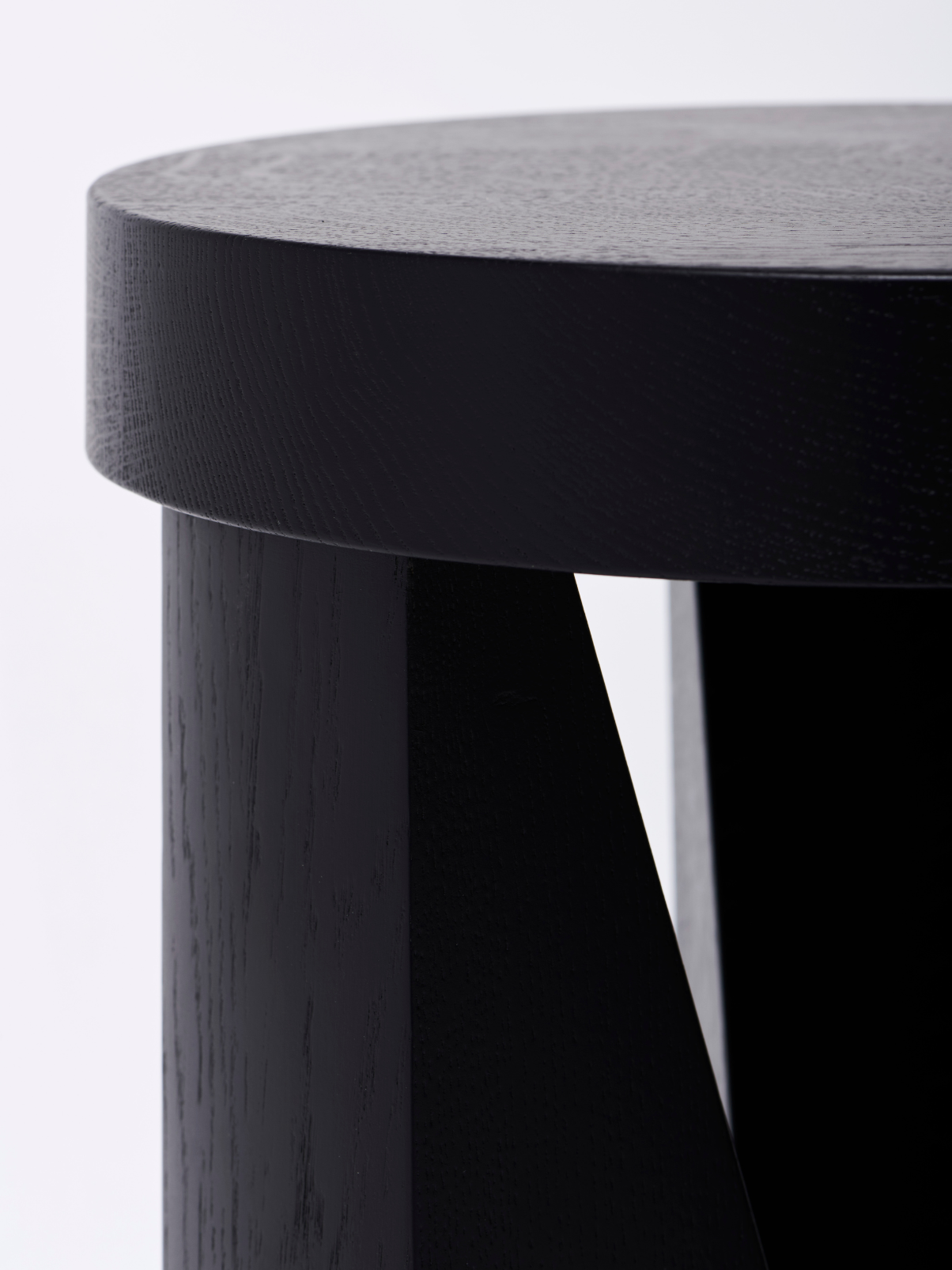 Mattiazzi MC20 CUGINO Stool/Table สตูลและโต๊ะข้างโครงไม้ oak สำหรับพื้นที่ภายในร่วมสมัย
