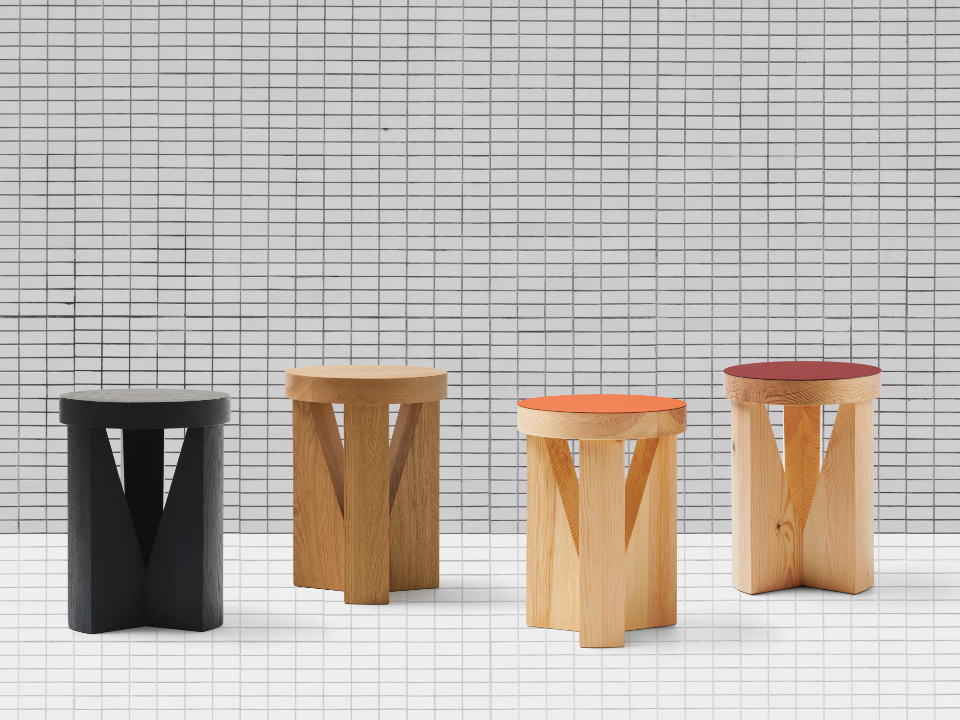 Mattiazzi MC20 CUGINO Stool/Table สตูลและโต๊ะข้างโครงไม้ oak สำหรับพื้นที่ภายในร่วมสมัย