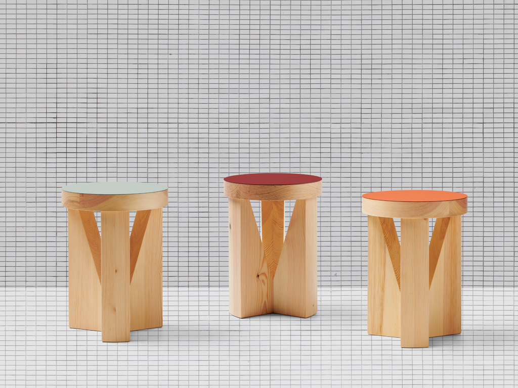 Mattiazzi MC20 CUGINO Stool/Table สตูลและโต๊ะข้างโครงไม้ oak สำหรับพื้นที่ภายในร่วมสมัย