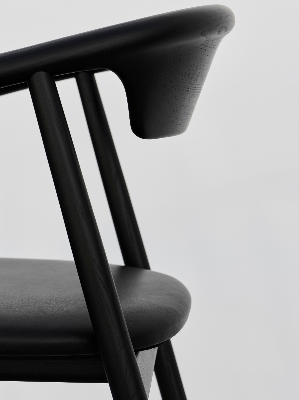 Mattiazzi MC21 LEVA Chair เก้าอี้พักแขนโครงไม้ ash สำหรับโต๊ะอาหาร ร้านอาหาร และพื้นที่ภายในร่วมสมัย