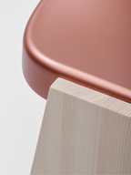 Mattiazzi MC19 FRONDA Stool สตูลโครงไม้ pine พร้อม shelf ใต้ที่นั่งและ steel seat สำหรับพื้นที่ภายในร่วมสมัย