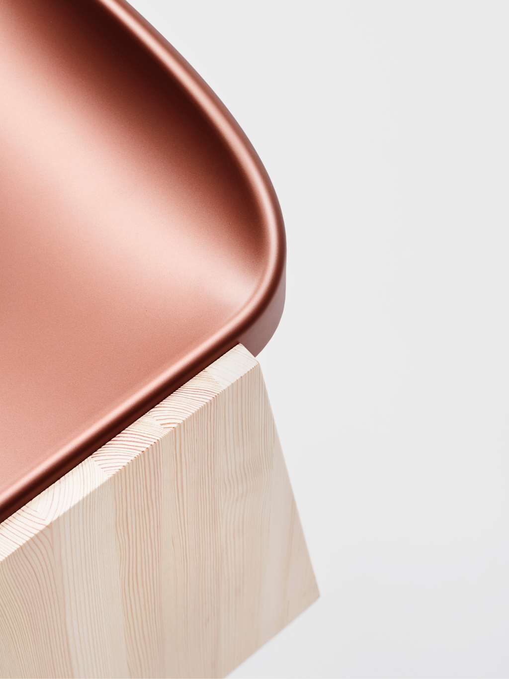 Mattiazzi MC19 FRONDA Stool สตูลโครงไม้ pine พร้อม shelf ใต้ที่นั่งและ steel seat สำหรับพื้นที่ภายในร่วมสมัย