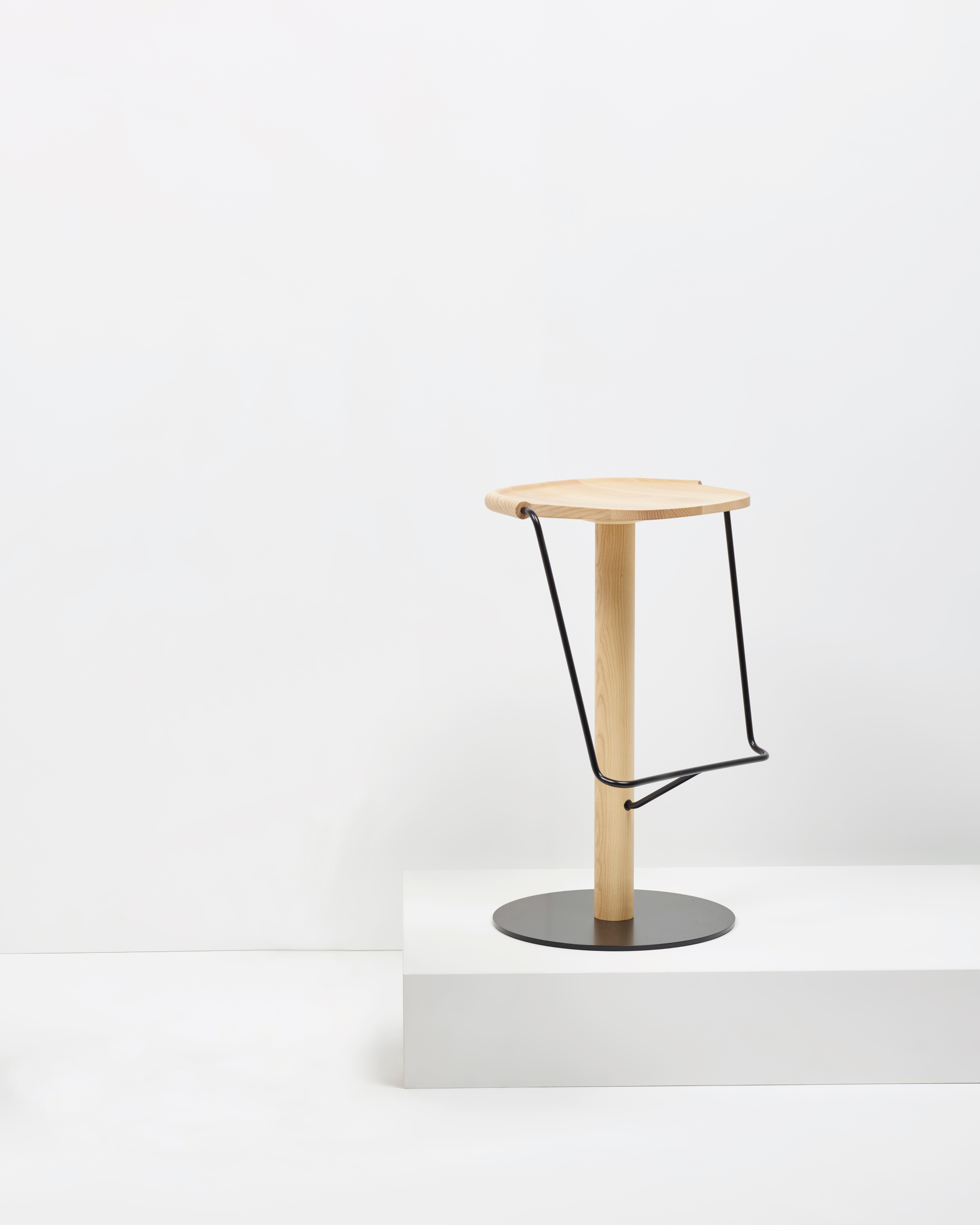 Mattiazzi MC9 UNCINO Bar Stool สตูลไม้ ash พร้อมโครง metal frame ออกแบบโดย Ronan & Erwan Bouroullec