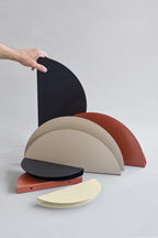 MOEBE Half Moon Shelf ชั้นวางติดผนังเหล็กทรงครึ่งวงกลม ออกแบบโดย MOEBE