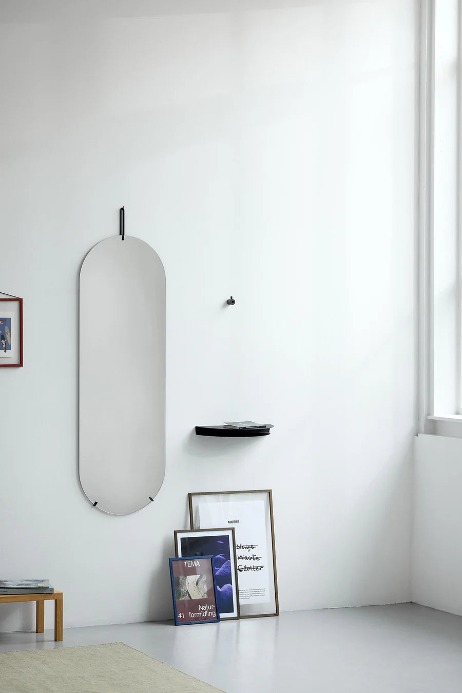 MOEBE Half Moon Shelf ชั้นวางติดผนังเหล็กทรงครึ่งวงกลม ออกแบบโดย MOEBE