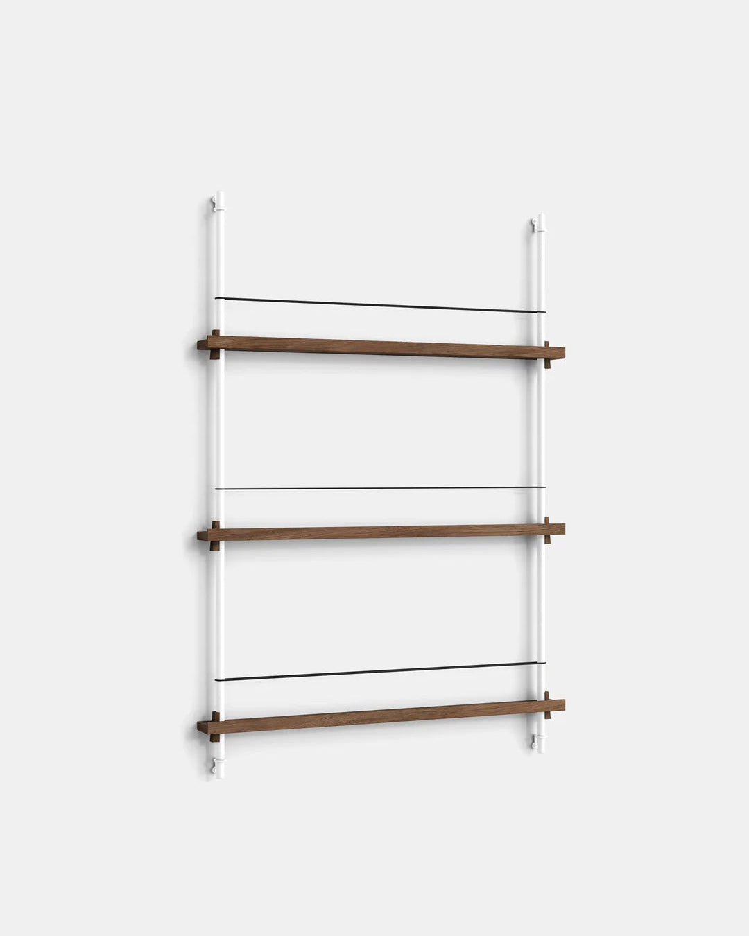 ชั้นวางของจาก MOEBE ดีไซน์เรียบง่ายแบบสแกนดิเนเวีย ปรับเปลี่ยนได้ตามพื้นที่และการใช้งาน ผลิตจากไม้โอ๊กแท้และโครงเหล็กเคลือบสีพาวเดอร์ แบบโมดูลาร์ปรับเพิ่มช่องหรือทำเต็มผนังได้ ใช้ชั้นไม้โอ๊ควีนียร์ FSC นำเข้าโดย Old Pine Trees.