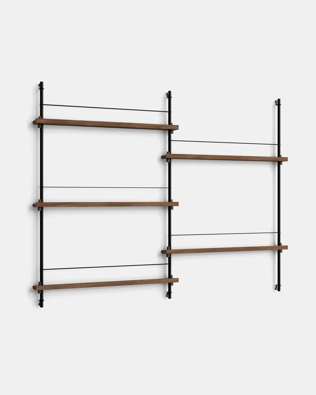 ชั้นวางของจาก MOEBE ดีไซน์เรียบง่ายแบบสแกนดิเนเวีย ปรับเปลี่ยนได้ตามพื้นที่และการใช้งาน ผลิตจากไม้โอ๊กแท้และโครงเหล็กเคลือบสีพาวเดอร์ แบบโมดูลาร์ปรับเพิ่มช่องหรือทำเต็มผนังได้ ใช้ชั้นไม้โอ๊ควีนียร์ FSC นำเข้าโดย Old Pine Trees.