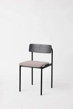MOEBE Offset Chair เก้าอี้โครงเหล็กดีไซน์มินิมอล ที่นั่งไม้โอ๊ค จากแบรนด์ MOEBE