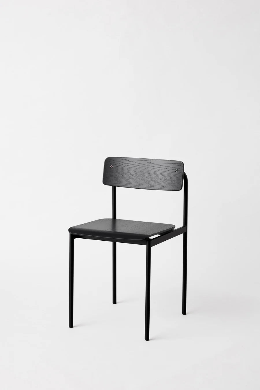 MOEBE Offset Chair เก้าอี้โครงเหล็กดีไซน์มินิมอล ที่นั่งไม้โอ๊ค จากแบรนด์ MOEBE