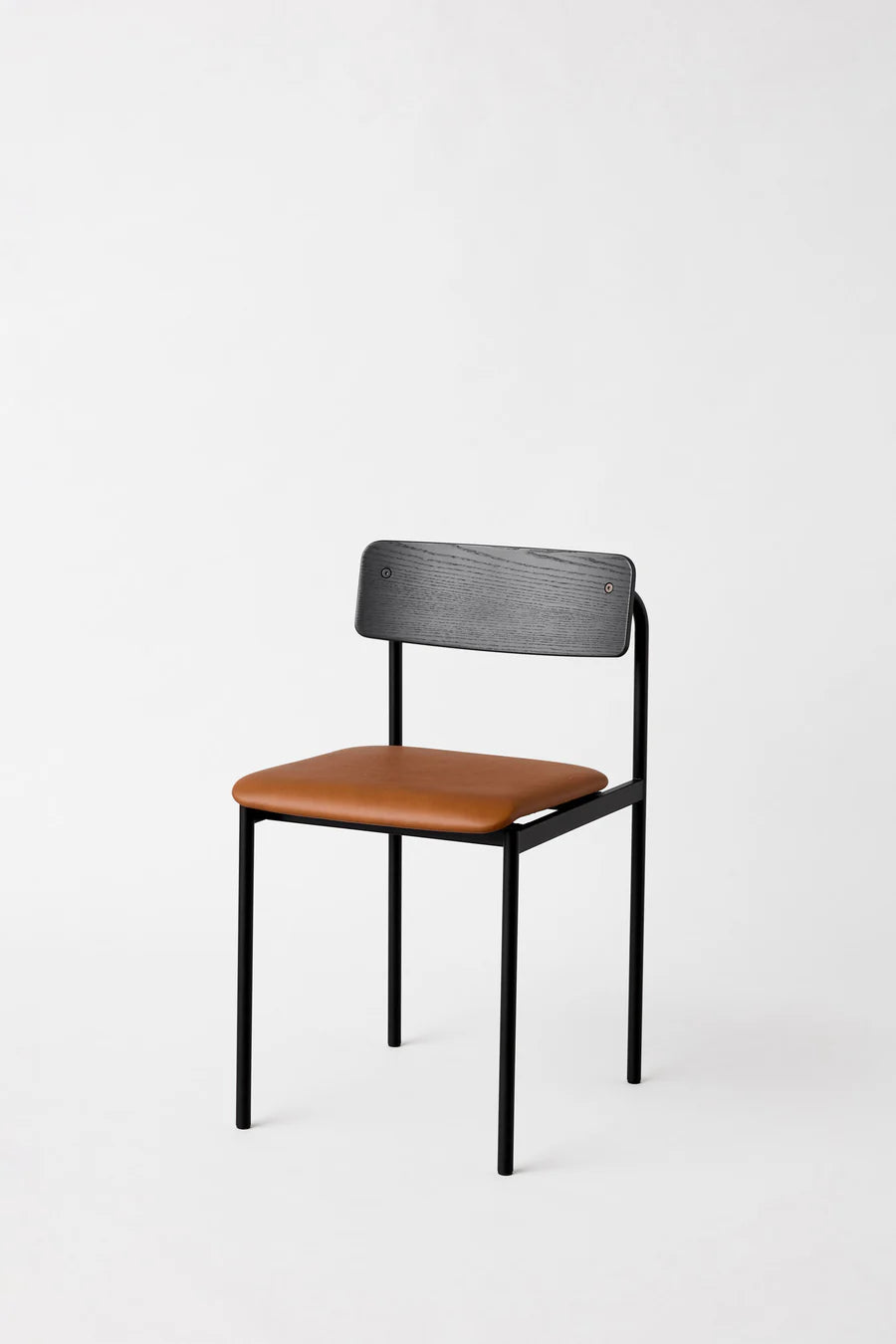 MOEBE Offset Chair เก้าอี้โครงเหล็กดีไซน์มินิมอล ที่นั่งไม้โอ๊ค จากแบรนด์ MOEBE