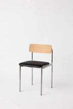MOEBE Offset Chair เก้าอี้โครงเหล็กดีไซน์มินิมอล ที่นั่งไม้โอ๊ค จากแบรนด์ MOEBE