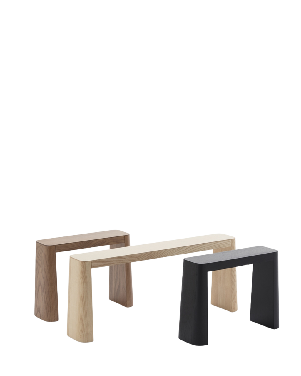 Mule Bench ม้านั่งไม้ที่ใช้ชิ้น solid wood สองด้านรองรับที่นั่งตรงกลาง มีให้เลือกสองขนาดและห้า finish ออกแบบโดย Alessandro Stabile