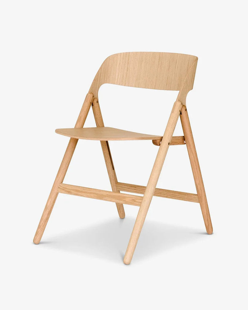 Narin Folding Chair เก้าอี้พับไม้ดีไซน์มินิมอลโครงสร้างแข็งแรง ออกแบบโดย David Irwin