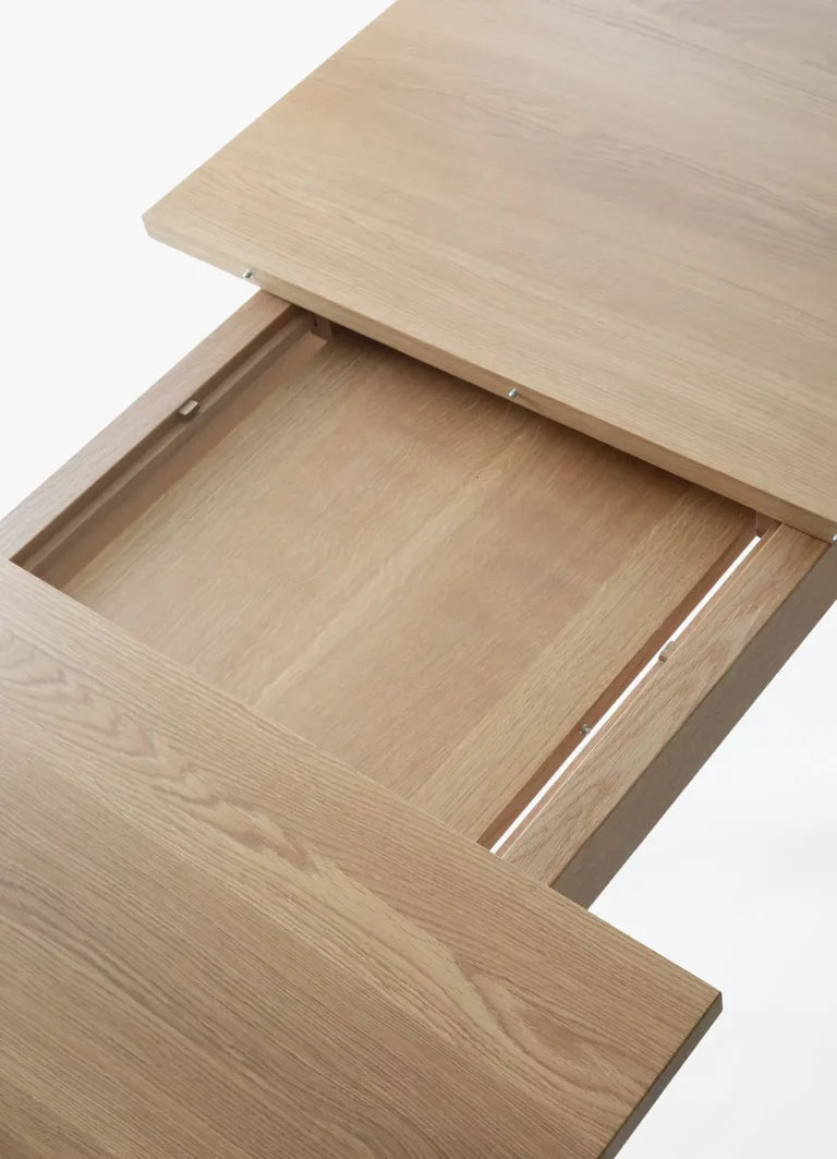 Basic Extendable Oval Table