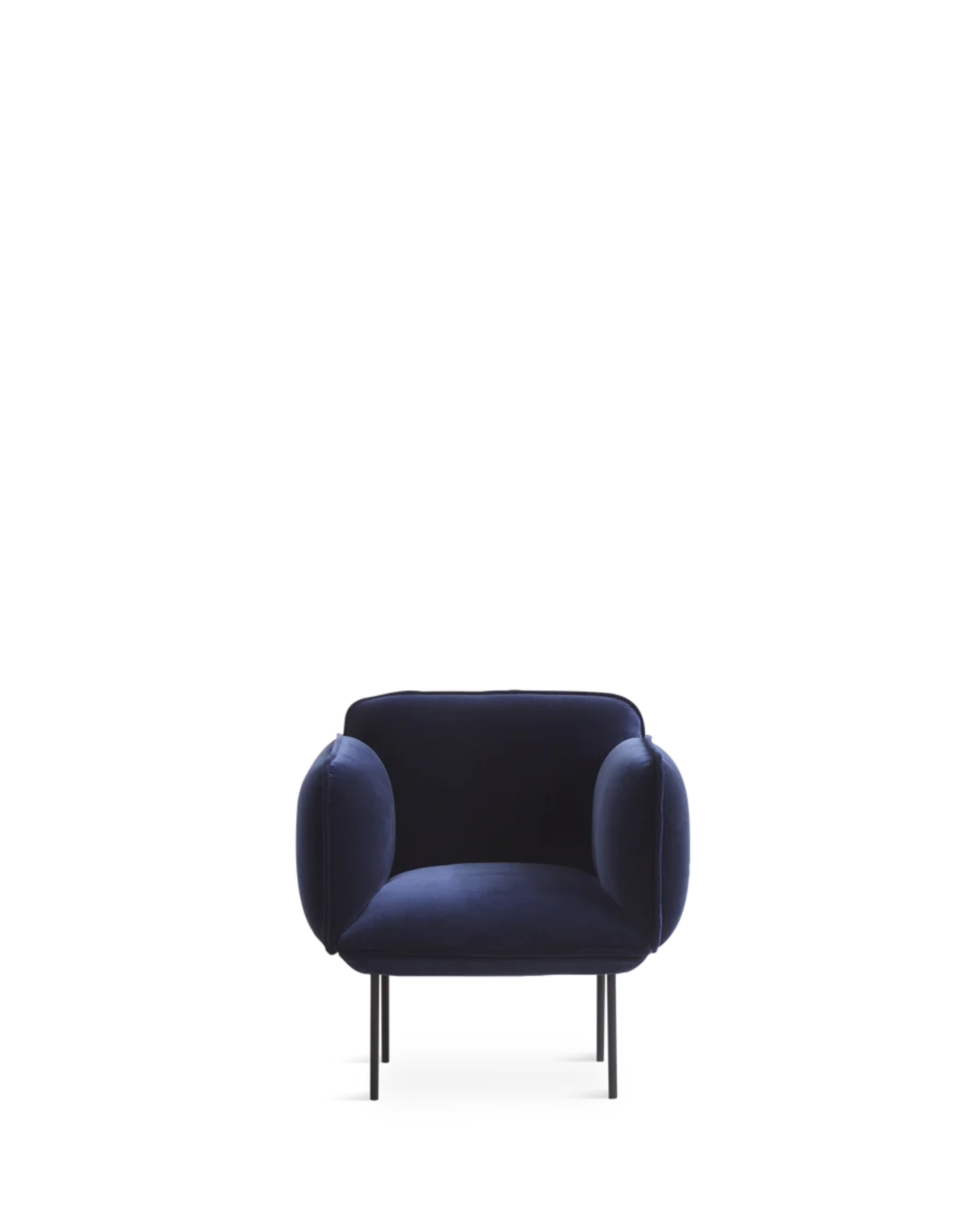 Nakki Armchair เก้าอี้พักผ่อนบุผ้าพร้อมขาโลหะสีดำ ออกแบบโดย Mika Tolvanen
