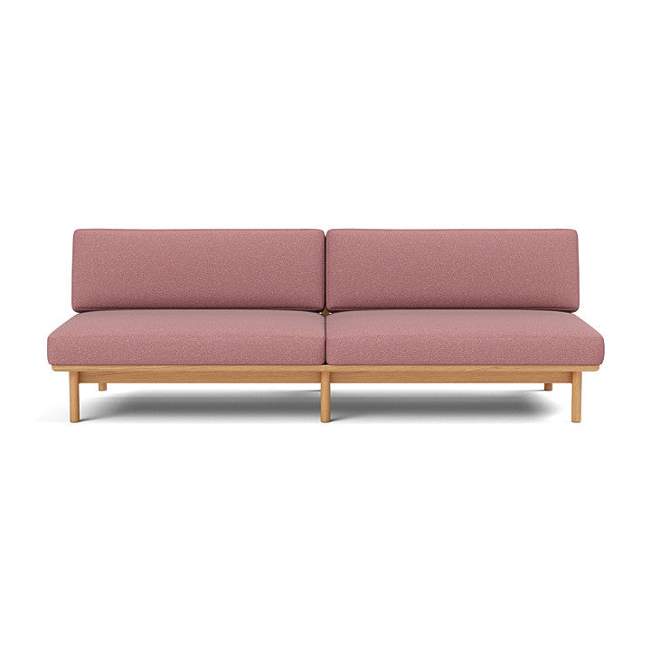 โซฟา Spoke Sofa จาก TAKT แบรนด์เฟอร์นิเจอร์ร่วมสมัยจากเดนมาร์ก ออกแบบโดยสตูดิโอ Anderssen & Voll เพื่อสร้างโซฟาที่ทั้งงดงาม เรียบง่าย และยั่งยืน โครงสร้างไม้โอ๊กแท้ที่ผ่านการรับรอง FSC® ผสมผสานกับเบาะผ้า 100% จาก Kvadrat ทุกส่วนถอดประกอบและซ่อมได้ตามแนวคิด Perpetual Sustainable Design เพื่อยืดอายุการใช้งานและลดของเสีย ดีไซน์แบบสแกนดิเนเวียเผยโครงสร้างอย่างซื่อสัตย์และให้ความรู้สึกอบอุ่น เหมาะกับการใช้งานในทุกพื้นที่ของบ้าน จัดจำหน่ายโดย Old Pine Trees