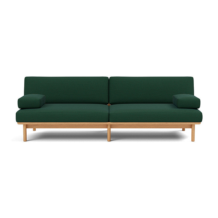 โซฟา Spoke Sofa จาก TAKT แบรนด์เฟอร์นิเจอร์ร่วมสมัยจากเดนมาร์ก ออกแบบโดยสตูดิโอ Anderssen & Voll เพื่อสร้างโซฟาที่ทั้งงดงาม เรียบง่าย และยั่งยืน โครงสร้างไม้โอ๊กแท้ที่ผ่านการรับรอง FSC® ผสมผสานกับเบาะผ้า 100% จาก Kvadrat ทุกส่วนถอดประกอบและซ่อมได้ตามแนวคิด Perpetual Sustainable Design เพื่อยืดอายุการใช้งานและลดของเสีย ดีไซน์แบบสแกนดิเนเวียเผยโครงสร้างอย่างซื่อสัตย์และให้ความรู้สึกอบอุ่น เหมาะกับการใช้งานในทุกพื้นที่ของบ้าน จัดจำหน่ายโดย Old Pine Trees