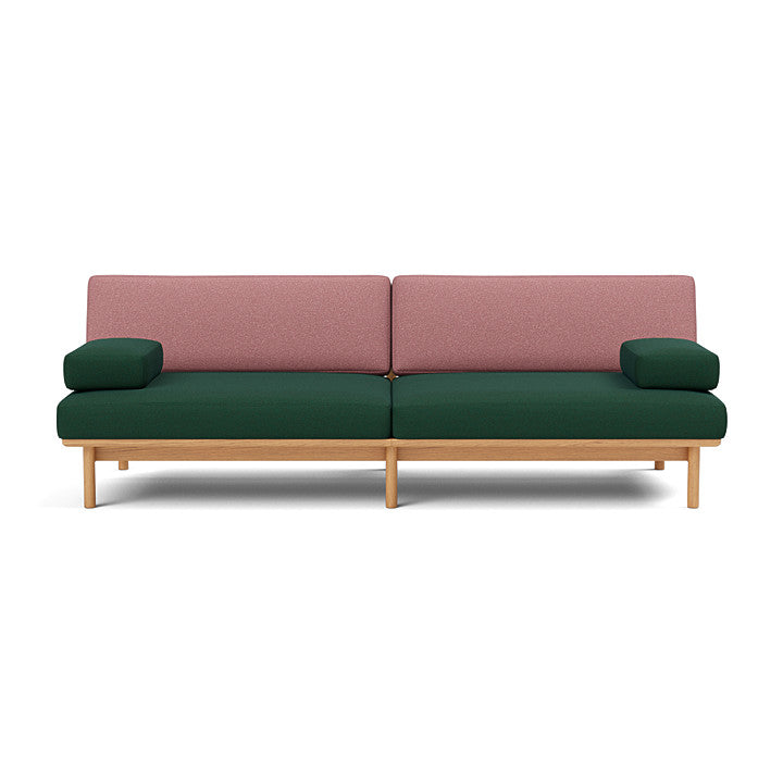 โซฟา Spoke Sofa จาก TAKT แบรนด์เฟอร์นิเจอร์ร่วมสมัยจากเดนมาร์ก ออกแบบโดยสตูดิโอ Anderssen & Voll เพื่อสร้างโซฟาที่ทั้งงดงาม เรียบง่าย และยั่งยืน โครงสร้างไม้โอ๊กแท้ที่ผ่านการรับรอง FSC® ผสมผสานกับเบาะผ้า 100% จาก Kvadrat ทุกส่วนถอดประกอบและซ่อมได้ตามแนวคิด Perpetual Sustainable Design เพื่อยืดอายุการใช้งานและลดของเสีย ดีไซน์แบบสแกนดิเนเวียเผยโครงสร้างอย่างซื่อสัตย์และให้ความรู้สึกอบอุ่น เหมาะกับการใช้งานในทุกพื้นที่ของบ้าน จัดจำหน่ายโดย Old Pine Trees