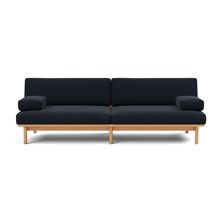 โซฟา Spoke Sofa จาก TAKT แบรนด์เฟอร์นิเจอร์ร่วมสมัยจากเดนมาร์ก ออกแบบโดยสตูดิโอ Anderssen & Voll เพื่อสร้างโซฟาที่ทั้งงดงาม เรียบง่าย และยั่งยืน โครงสร้างไม้โอ๊กแท้ที่ผ่านการรับรอง FSC® ผสมผสานกับเบาะผ้า 100% จาก Kvadrat ทุกส่วนถอดประกอบและซ่อมได้ตามแนวคิด Perpetual Sustainable Design เพื่อยืดอายุการใช้งานและลดของเสีย ดีไซน์แบบสแกนดิเนเวียเผยโครงสร้างอย่างซื่อสัตย์และให้ความรู้สึกอบอุ่น เหมาะกับการใช้งานในทุกพื้นที่ของบ้าน จัดจำหน่ายโดย Old Pine Trees