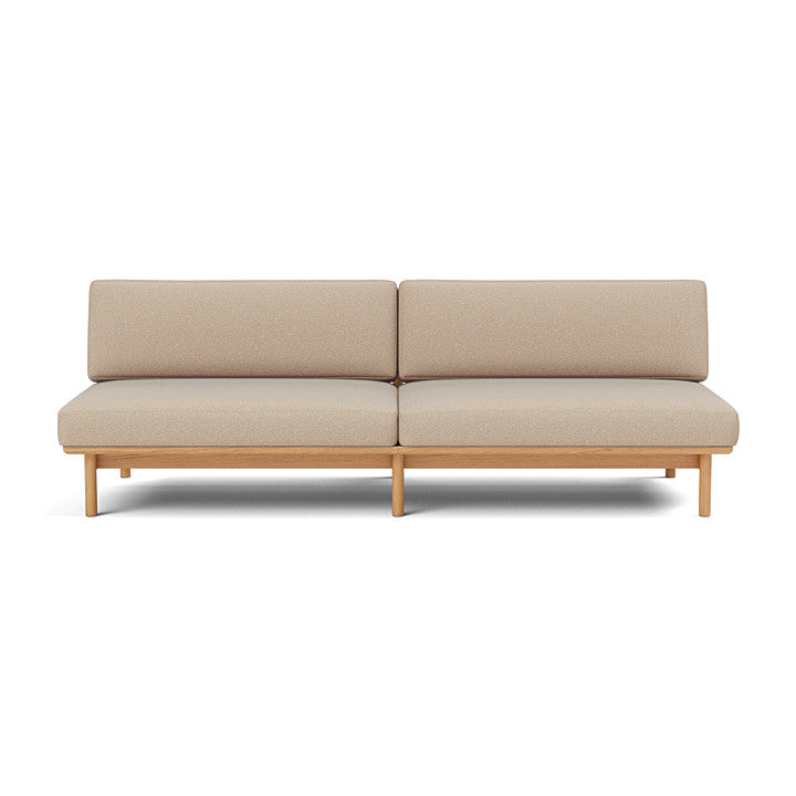 โซฟา Spoke Sofa จาก TAKT แบรนด์เฟอร์นิเจอร์ร่วมสมัยจากเดนมาร์ก ออกแบบโดยสตูดิโอ Anderssen & Voll เพื่อสร้างโซฟาที่ทั้งงดงาม เรียบง่าย และยั่งยืน โครงสร้างไม้โอ๊กแท้ที่ผ่านการรับรอง FSC® ผสมผสานกับเบาะผ้า 100% จาก Kvadrat ทุกส่วนถอดประกอบและซ่อมได้ตามแนวคิด Perpetual Sustainable Design เพื่อยืดอายุการใช้งานและลดของเสีย ดีไซน์แบบสแกนดิเนเวียเผยโครงสร้างอย่างซื่อสัตย์และให้ความรู้สึกอบอุ่น เหมาะกับการใช้งานในทุกพื้นที่ของบ้าน จัดจำหน่ายโดย Old Pine Trees