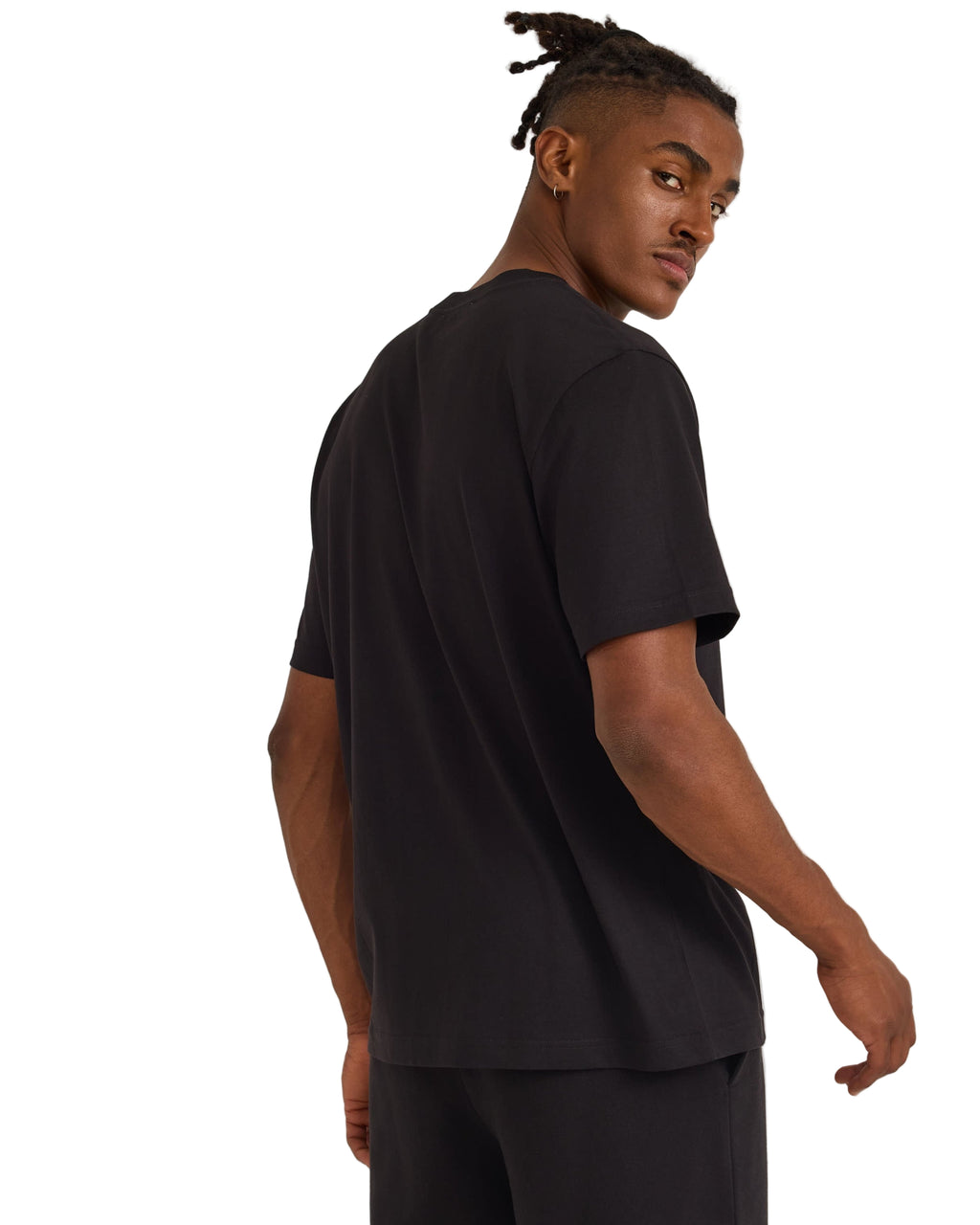 เสื้อยืด True Heavy Boxy Fit Tee สีดำ ผลิตจากผ้าฝ้ายออร์แกนิก 100% เนื้อหนา 210 gsm ทรงโอเวอร์ไซส์คอกลม แขนสั้น ขายโดย Old Pine Trees | True Heavy Boxy Fit Tee Black– 100% Organic Cotton heavyweight oversized crewneck T-shirt, sold by Old Pine Trees