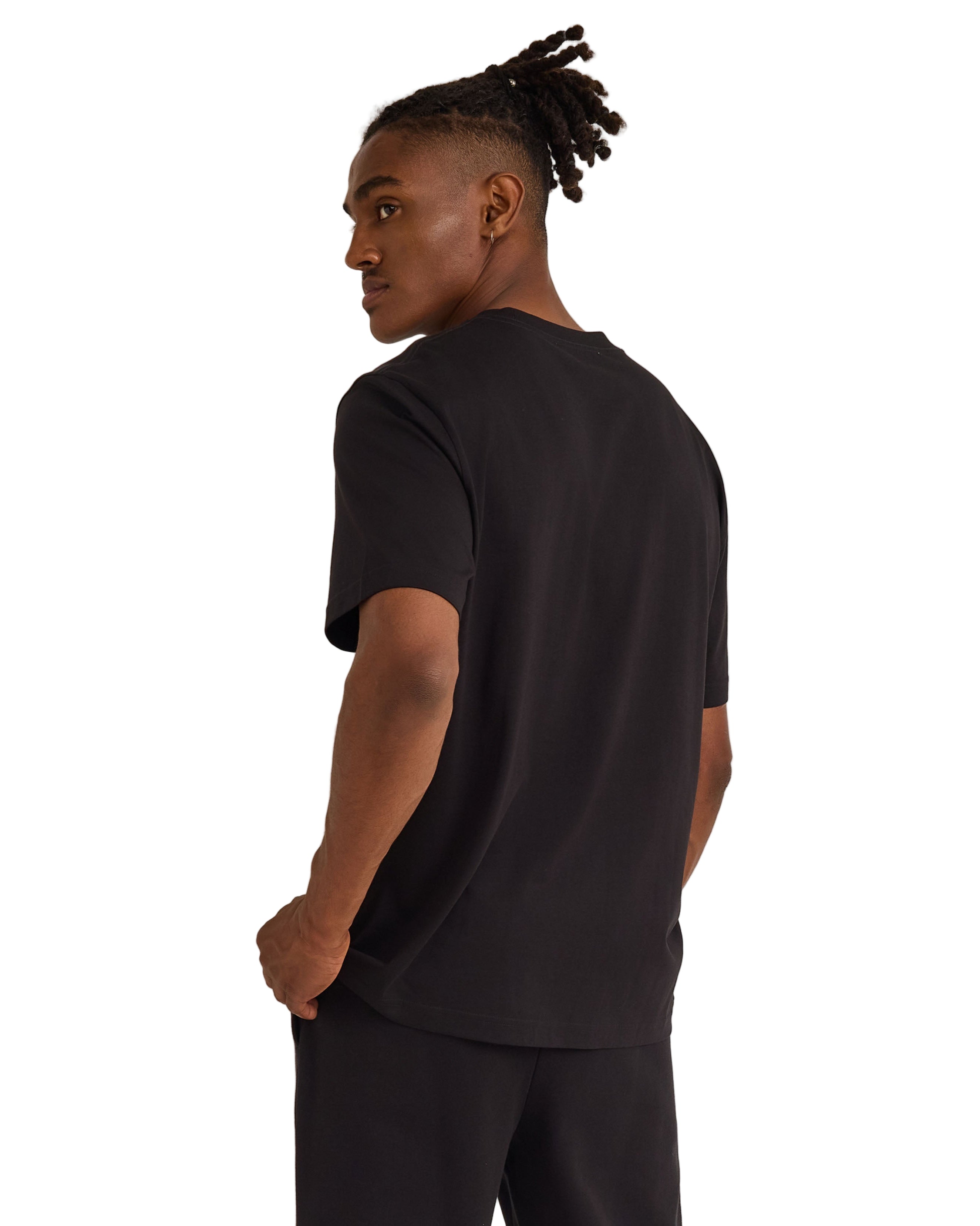 เสื้อยืด True Heavy Boxy Fit Tee สีดำ ผลิตจากผ้าฝ้ายออร์แกนิก 100% เนื้อหนา 210 gsm ทรงโอเวอร์ไซส์คอกลม แขนสั้น ขายโดย Old Pine Trees | True Heavy Boxy Fit Tee Black– 100% Organic Cotton heavyweight oversized crewneck T-shirt, sold by Old Pine Trees