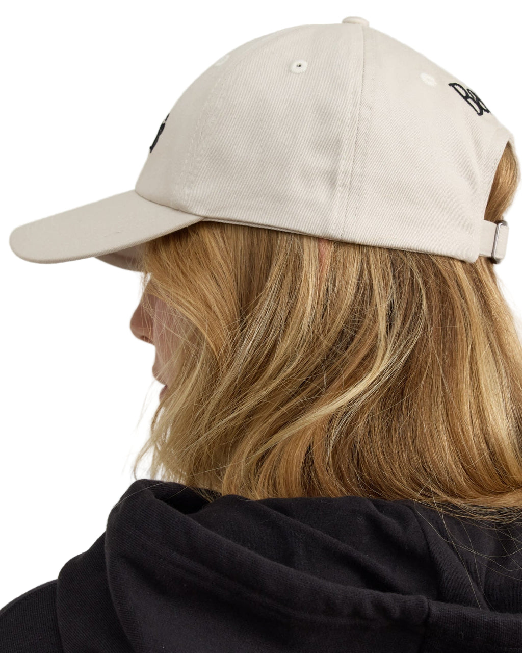 หมวกเบสบอล Core Casual Cap สี Sandstone จาก Organic Basics ทำจากผ้าฝ้ายออร์แกนิก 100% จำหน่ายโดย Old Pine Trees