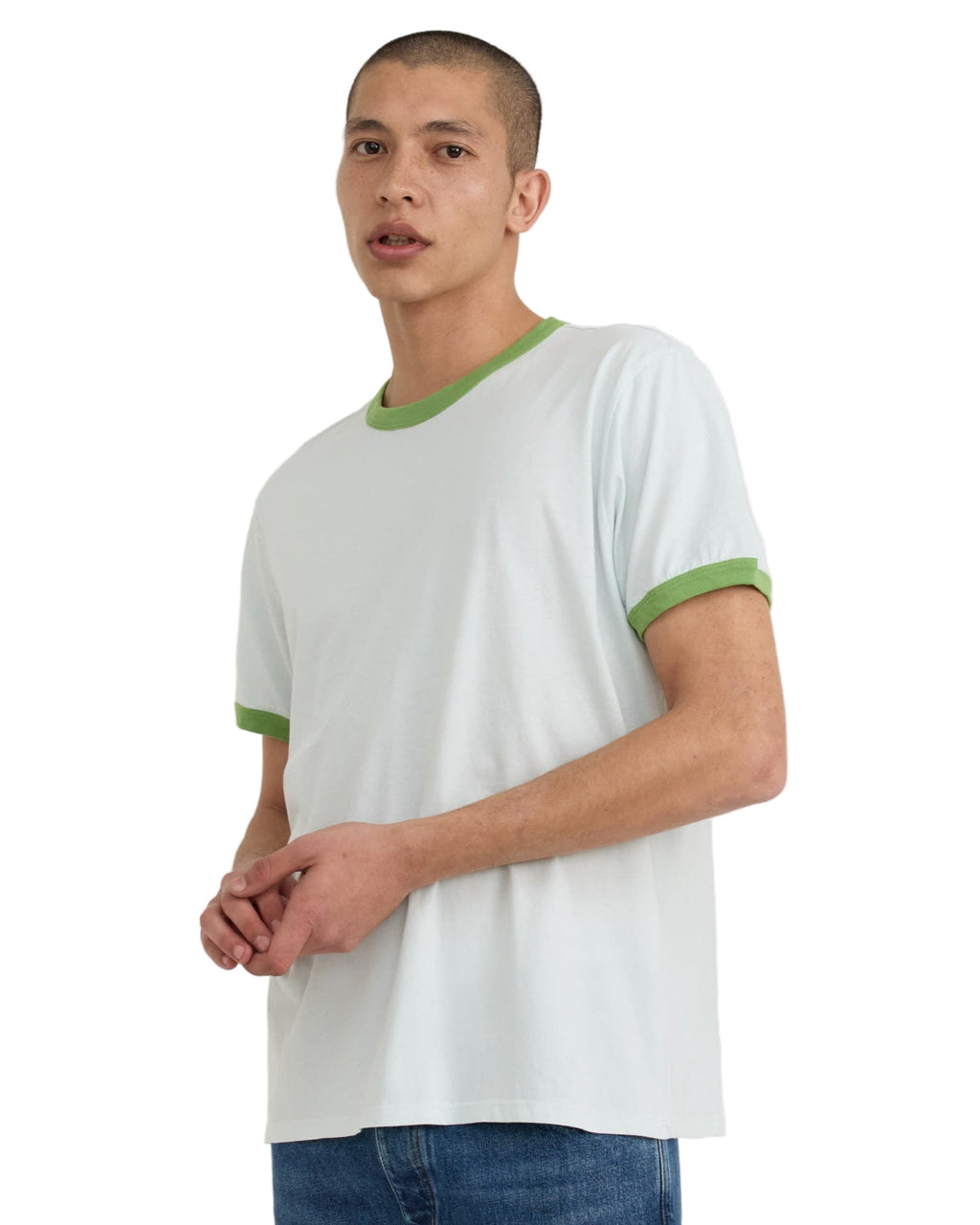 เสื้อยืด Core Play Ringer Tee สี Dewdrop / Artichoke ผลิตจากผ้าฝ้ายออร์แกนิก 100% ดีเทลคอและแขนตัดสีสองโทน สไตล์มินิมอลสดใส ขายโดย Old Pine Trees | Core Play Ringer Tee Dewdrop / Artichoke made with 100% organic cotton, two-tone neckline and sleeve detail, minimal and playful design. Sold by Old Pine Trees.
