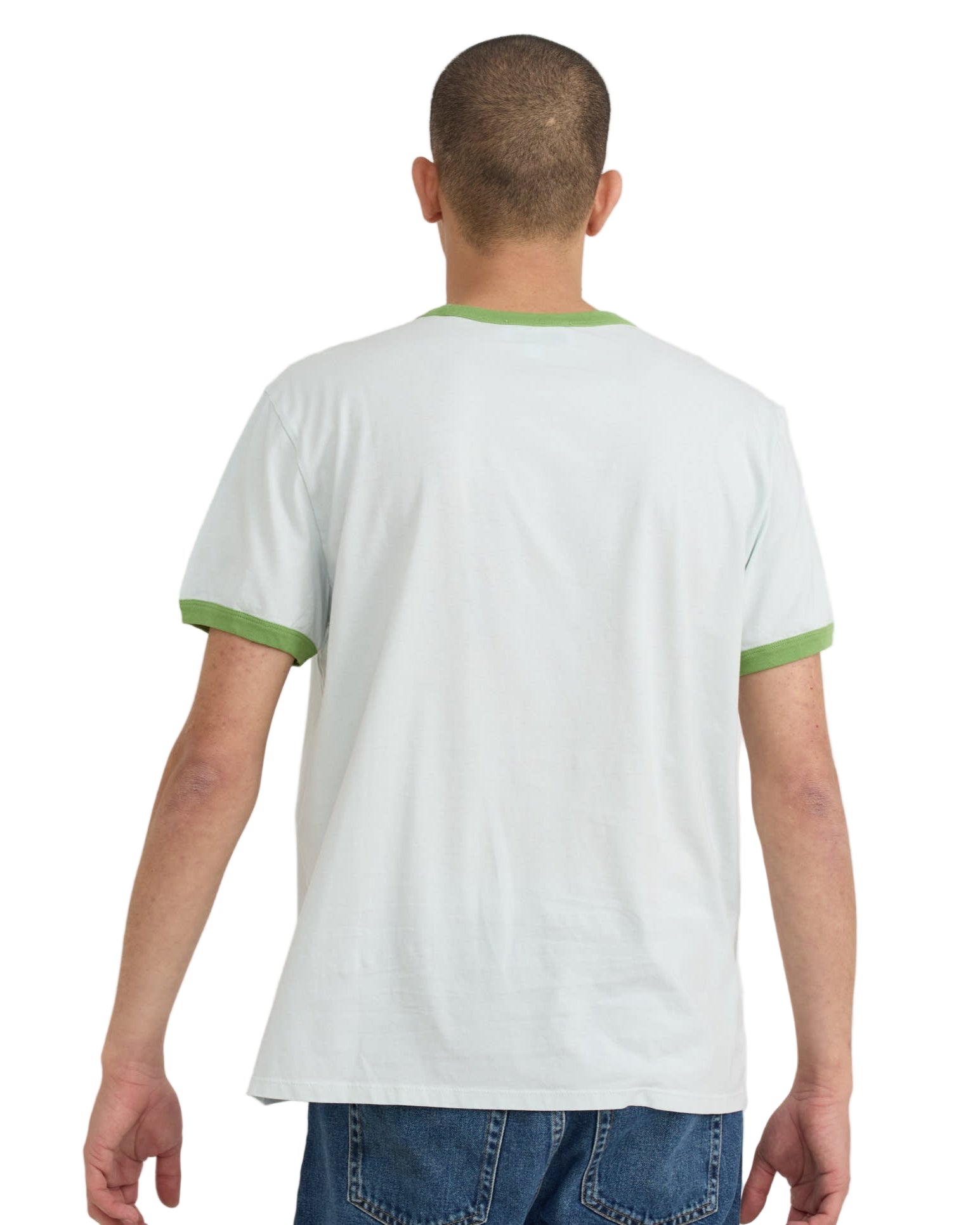 เสื้อยืด Core Play Ringer Tee สี Dewdrop / Artichoke ผลิตจากผ้าฝ้ายออร์แกนิก 100% ดีเทลคอและแขนตัดสีสองโทน สไตล์มินิมอลสดใส ขายโดย Old Pine Trees | Core Play Ringer Tee Dewdrop / Artichoke made with 100% organic cotton, two-tone neckline and sleeve detail, minimal and playful design. Sold by Old Pine Trees.

