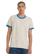 เสื้อยืด Core Play Ringer Tee สี Sandstone / Azure Blue ผลิตจากผ้าฝ้ายออร์แกนิก 100% ดีเทลคอและแขนตัดสีสองโทน สไตล์มินิมอลสดใส ขายโดย Old Pine Trees | Core Play Ringer Tee Sandstone / Azure Blue made with 100% organic cotton, two-tone neckline and sleeve detail, minimal and playful design. Sold by Old Pine Trees.
