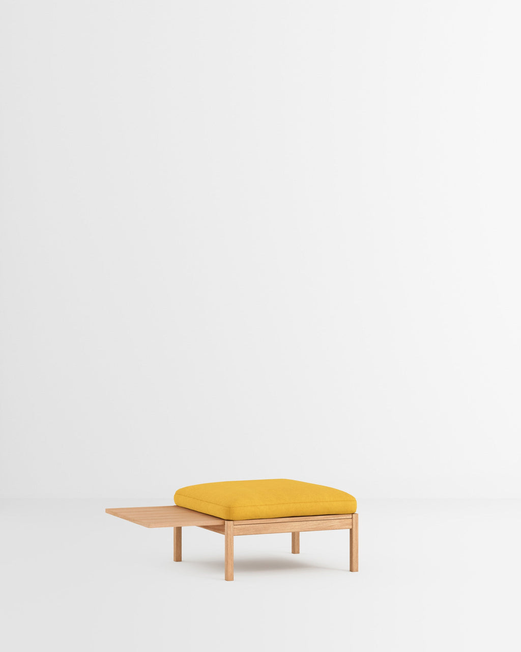 โซฟาโมดูลาร์จาก MOEBE ดีไซน์เรียบง่ายแบบสแกนดิเนเวีย ปรับเปลี่ยนได้ตามพื้นที่และการใช้ชีวิต ผลิตจากไม้โอ๊กแท้และผ้า Kvadrat สะท้อนแนวคิดของ Old Pine Trees เรื่องความงามที่ใช้งานได้จริงและอยู่กับเราได้นาน